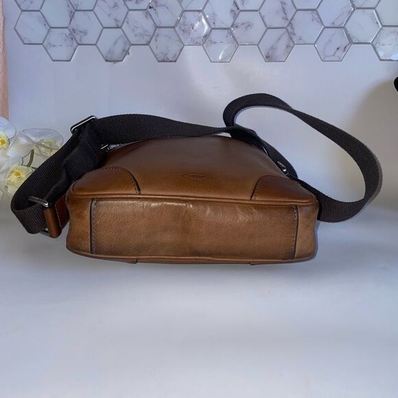 Fossil Wright North South City Crossbody Bag - Picture 6 of 10